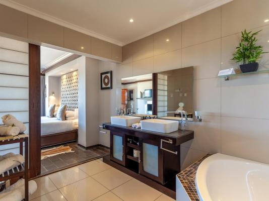 Inverdoorn Game Reserve - 206821