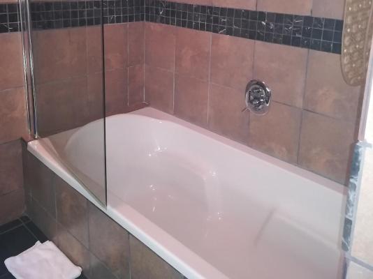 Room image 1