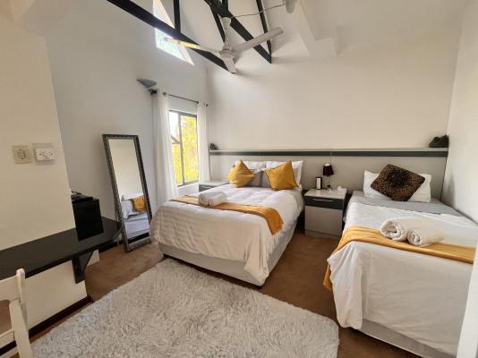 Room image 4