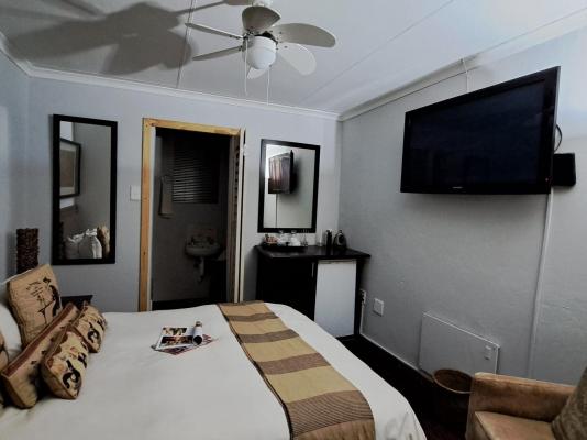 Room image 8