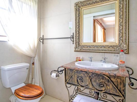 Room image 3