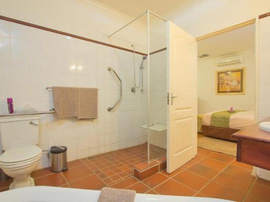 Room image 1