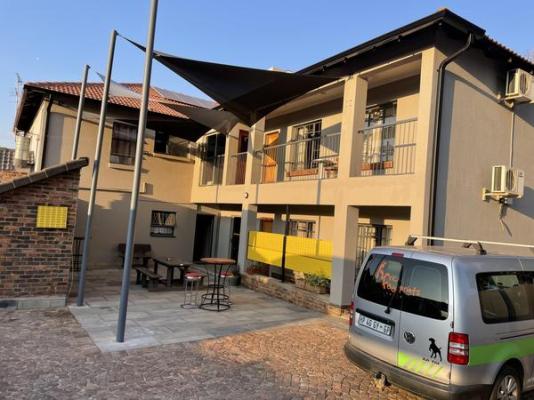 Footprints Lodge - 208421