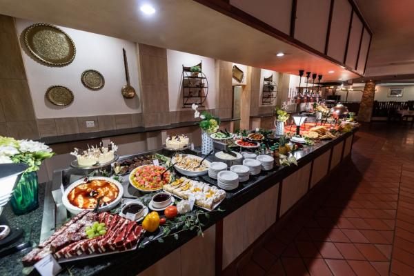 Gooderson Drakensberg Gardens & Golf & Spa Resort - 208564