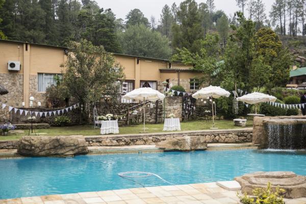 Gooderson Drakensberg Gardens & Golf & Spa Resort - 208586