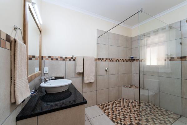 Gooderson Drakensberg Gardens & Golf & Spa Resort - 208601