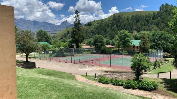 Gooderson Drakensberg Gardens & Golf & Spa Resort - 208617