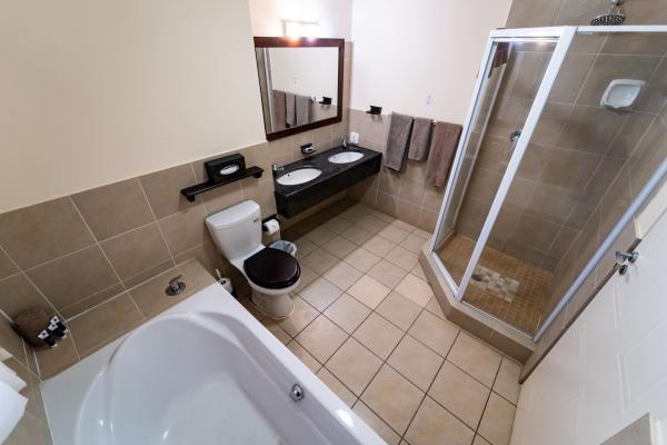 Gooderson Drakensberg Gardens & Golf & Spa Resort - 208619
