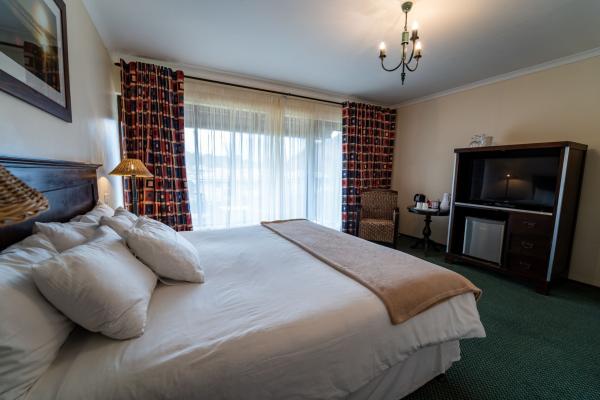 Gooderson Drakensberg Gardens & Golf & Spa Resort - 208620