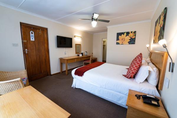 Gooderson Drakensberg Gardens & Golf & Spa Resort - 208623