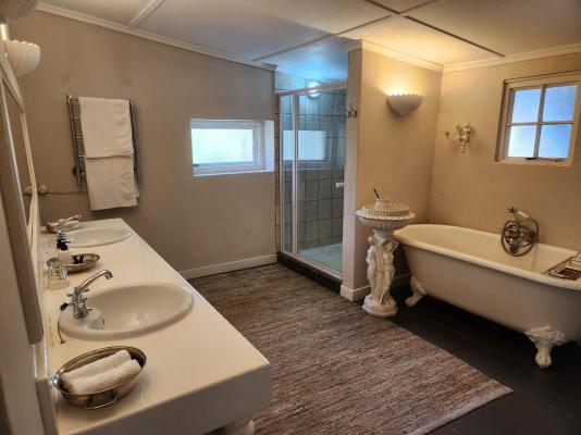 Room image 5