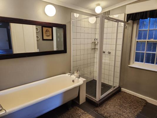 Room image 3