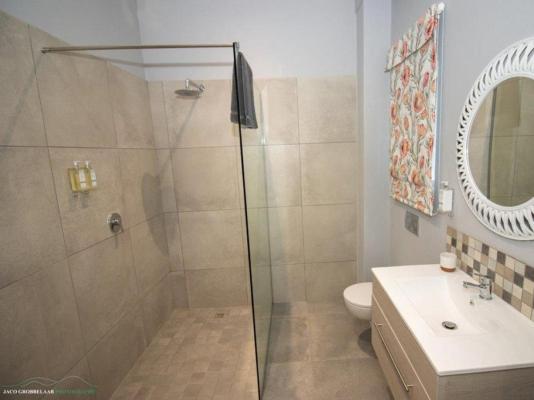 Dawson Manor Guest House - 208973
