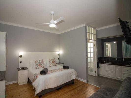 Room image 1