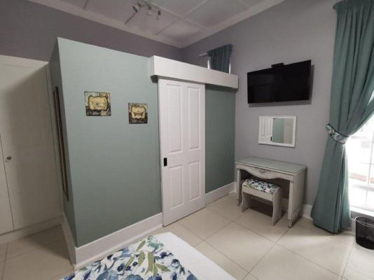 Dawson Manor Guest House - 208985