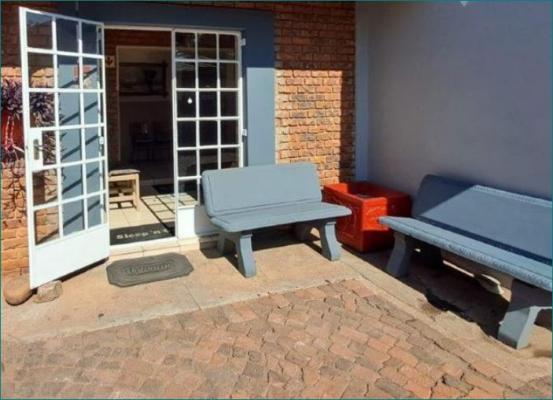 Sleep 'n Go Guesthouse - 210999
