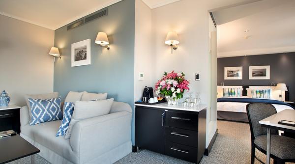 The Commodore Hotel - 211114