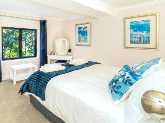 Room image 4