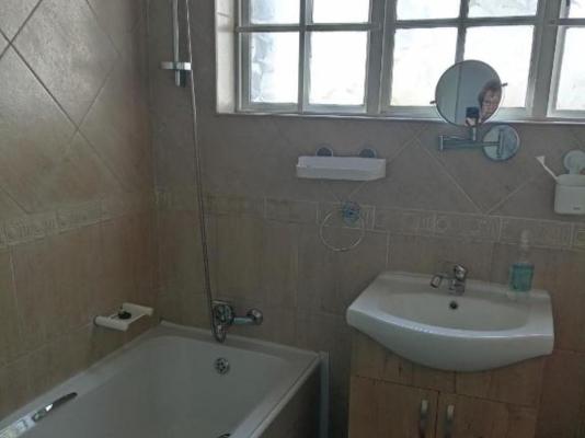 Room image 2