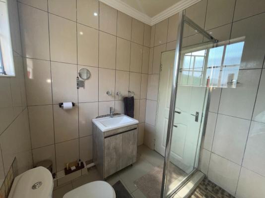 Room image 1