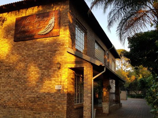 Falling Feather Inn - 211789