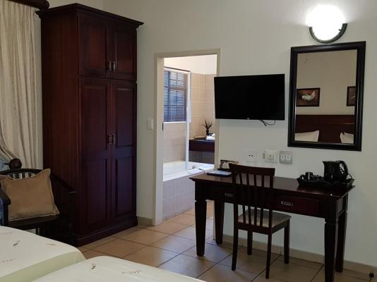Falling Feather Inn - 211794
