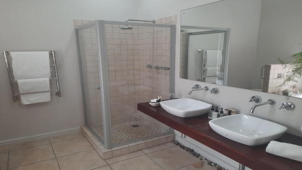 Lavender Manor Guest Lodge - 213017