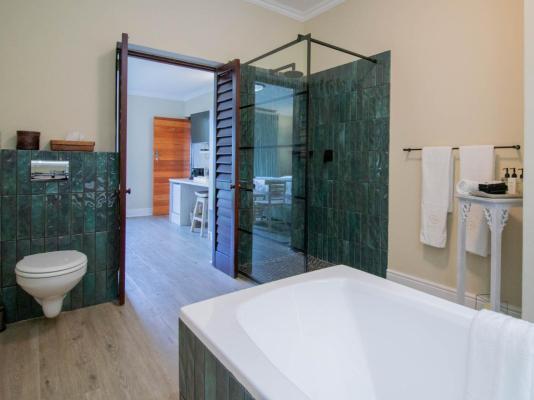 Room image 4
