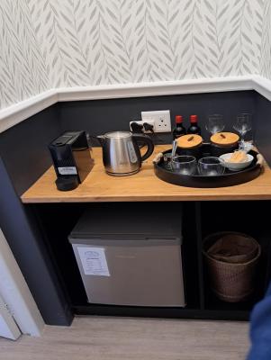 Room image 3