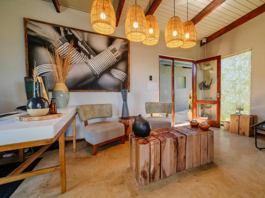 Rhino Ridge Safari Lodge - 213359