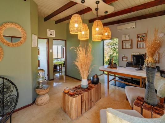 Rhino Ridge Safari Lodge - 213366