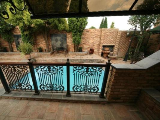 Le Cozmo Guesthouse - 213544