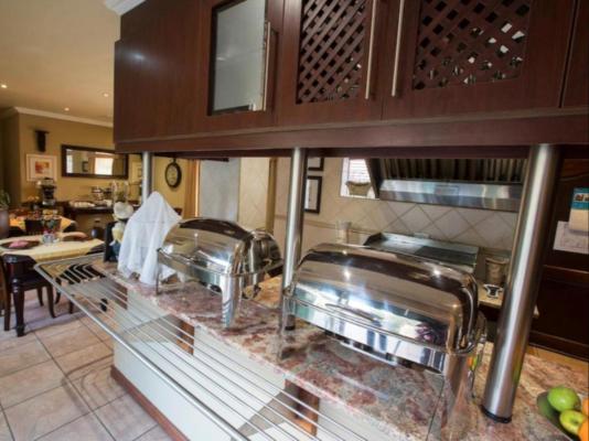 Le Cozmo Guesthouse - 213546