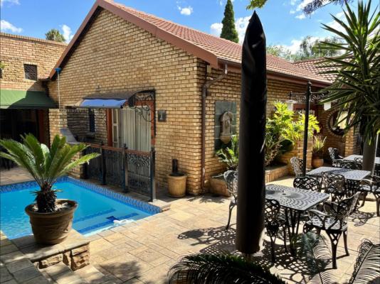 Le Cozmo Guesthouse - 213553