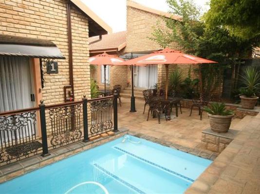 Le Cozmo Guesthouse - 213556