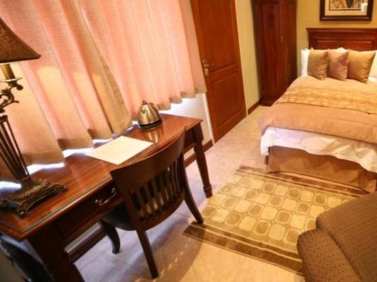 Le Cozmo Guesthouse - 213561