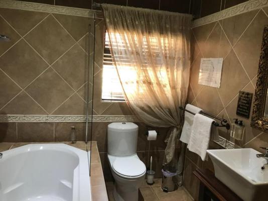 Room image 1