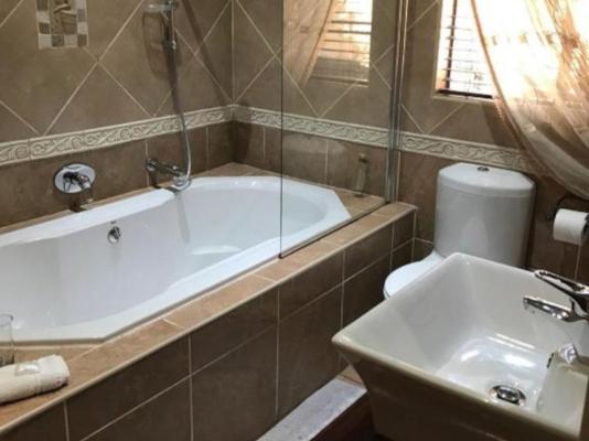 Room image 3