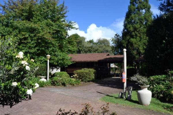 Log Cabin & Settlers Village - 213745