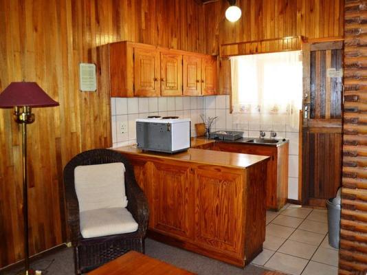 Log Cabin & Settlers Village - 213760