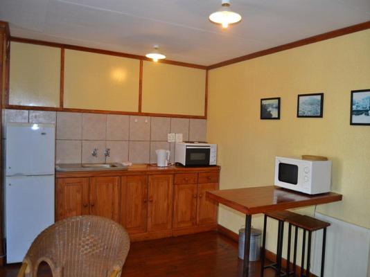 Log Cabin & Settlers Village - 213763