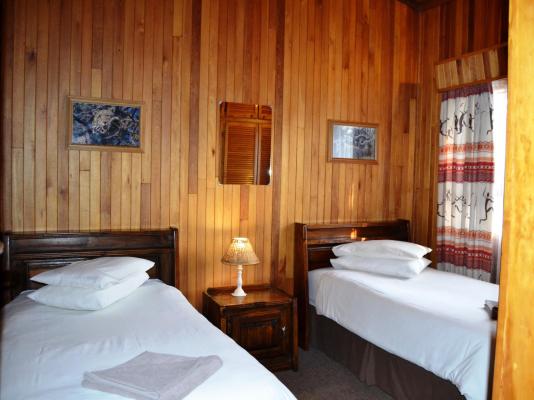 Log Cabin & Settlers Village - 213777