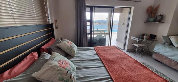 25 On Rooiels - 213856