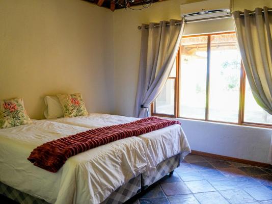 Room image 4