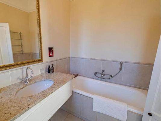 Room image 9