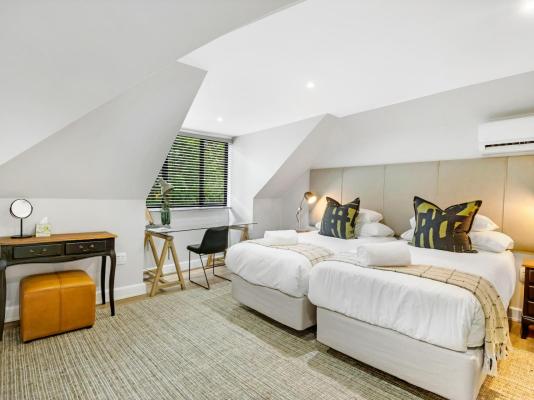 30 On Whites Guesthouse - 214608