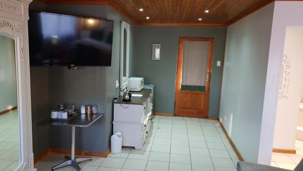 Room image 6