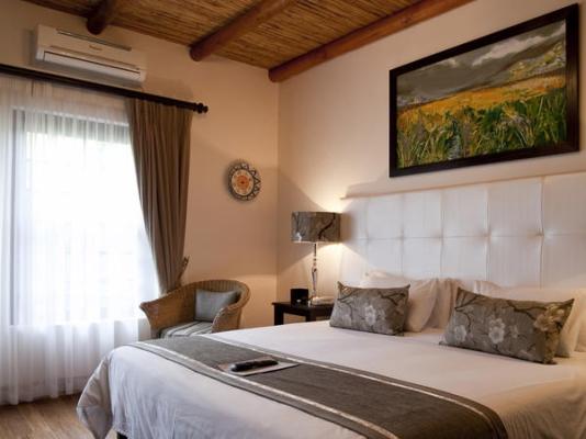 Oakhurst Hotel - 215370