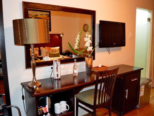 Oakhurst Hotel - 215372