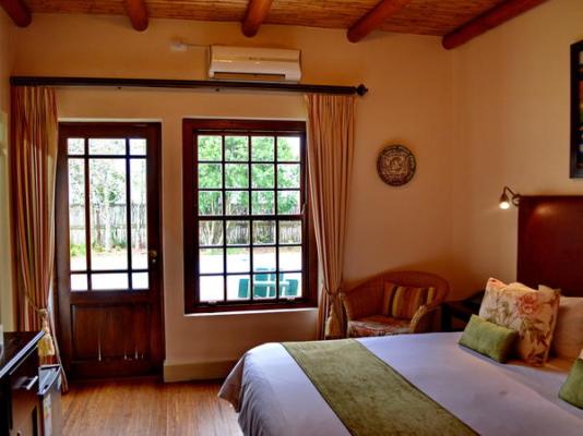Oakhurst Hotel - 215375